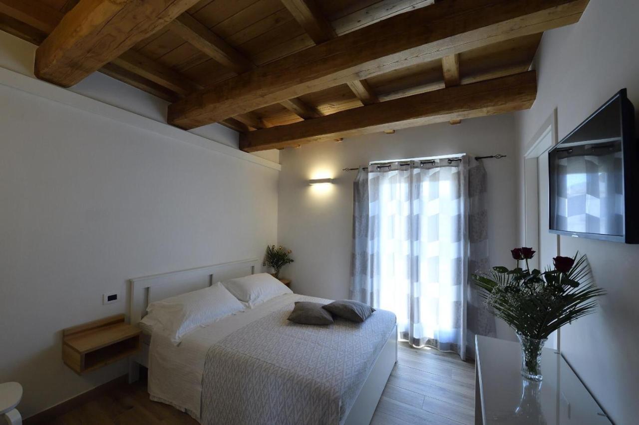 Le Benedettine Affittacamere Relais Фонди Екстериор снимка