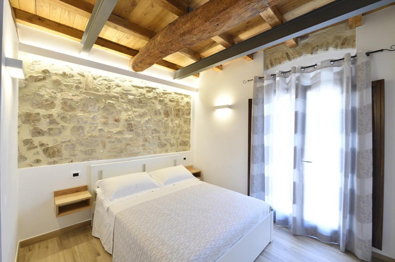 Le Benedettine Affittacamere Relais Фонди Екстериор снимка