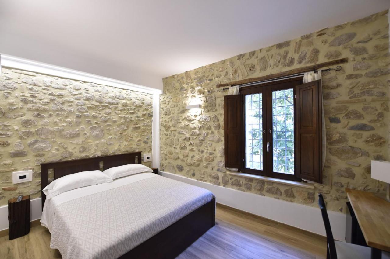Le Benedettine Affittacamere Relais Фонди Екстериор снимка